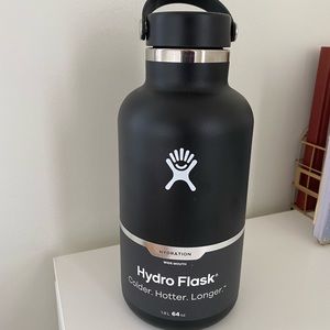 BRAND NEW 64oz WIDE MOUTH BLACK HYDROFLASK